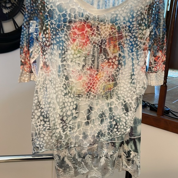 Gorgeous V-neck asymmetrical sheer over printed lining, scalloped lace bottom XL - Picture 2 of 10